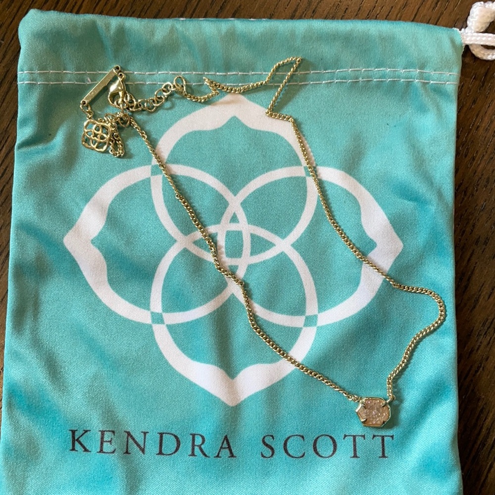 Kendra Scott necklace